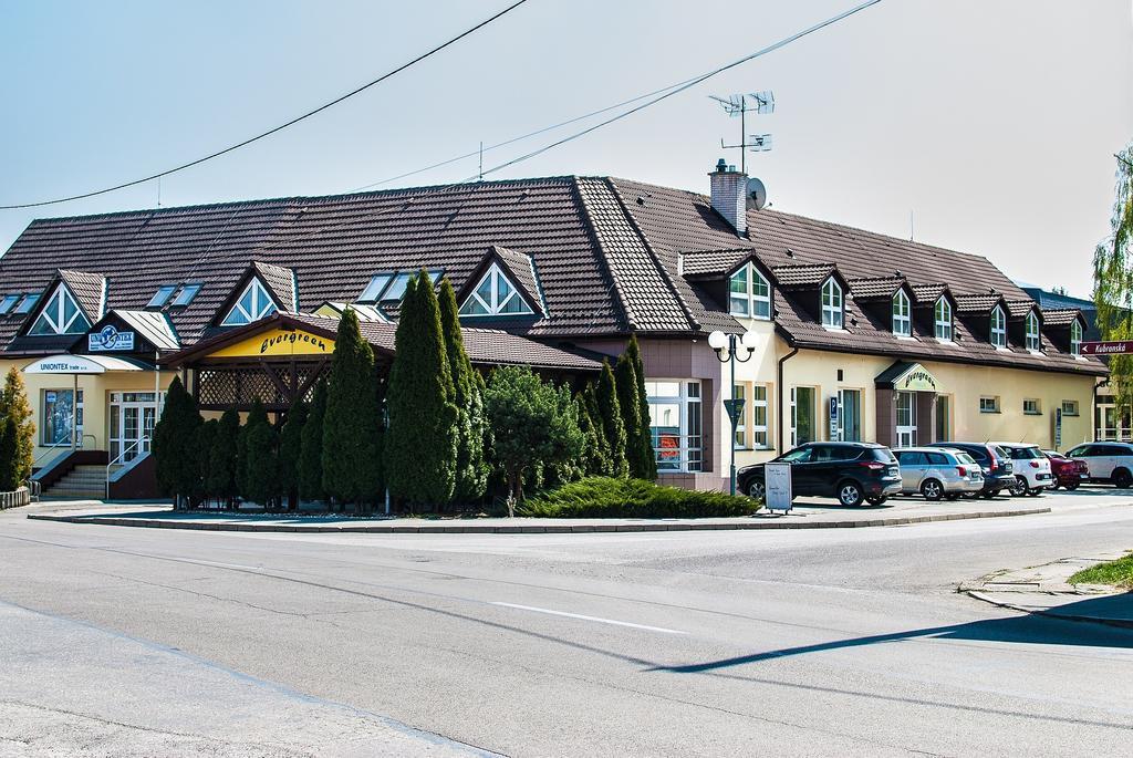 Hotel Penzion Evergreen Trenčín Esterno foto