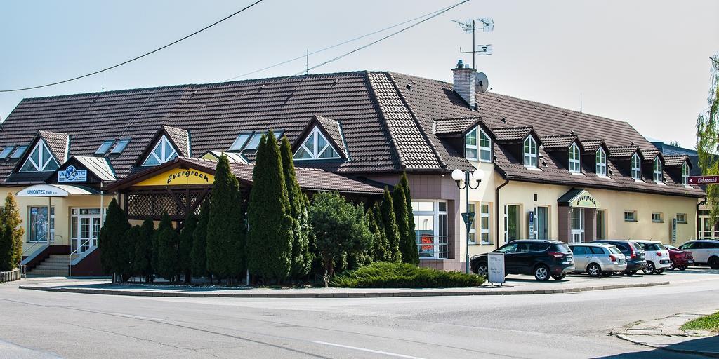 Hotel Penzion Evergreen Trenčín Esterno foto